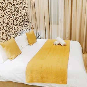 Basic Kamer met een King Size Bed